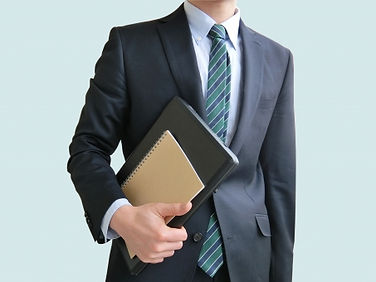 スーツの男性