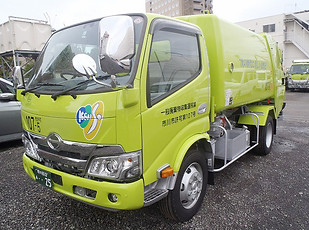 建総の廃棄物収集車