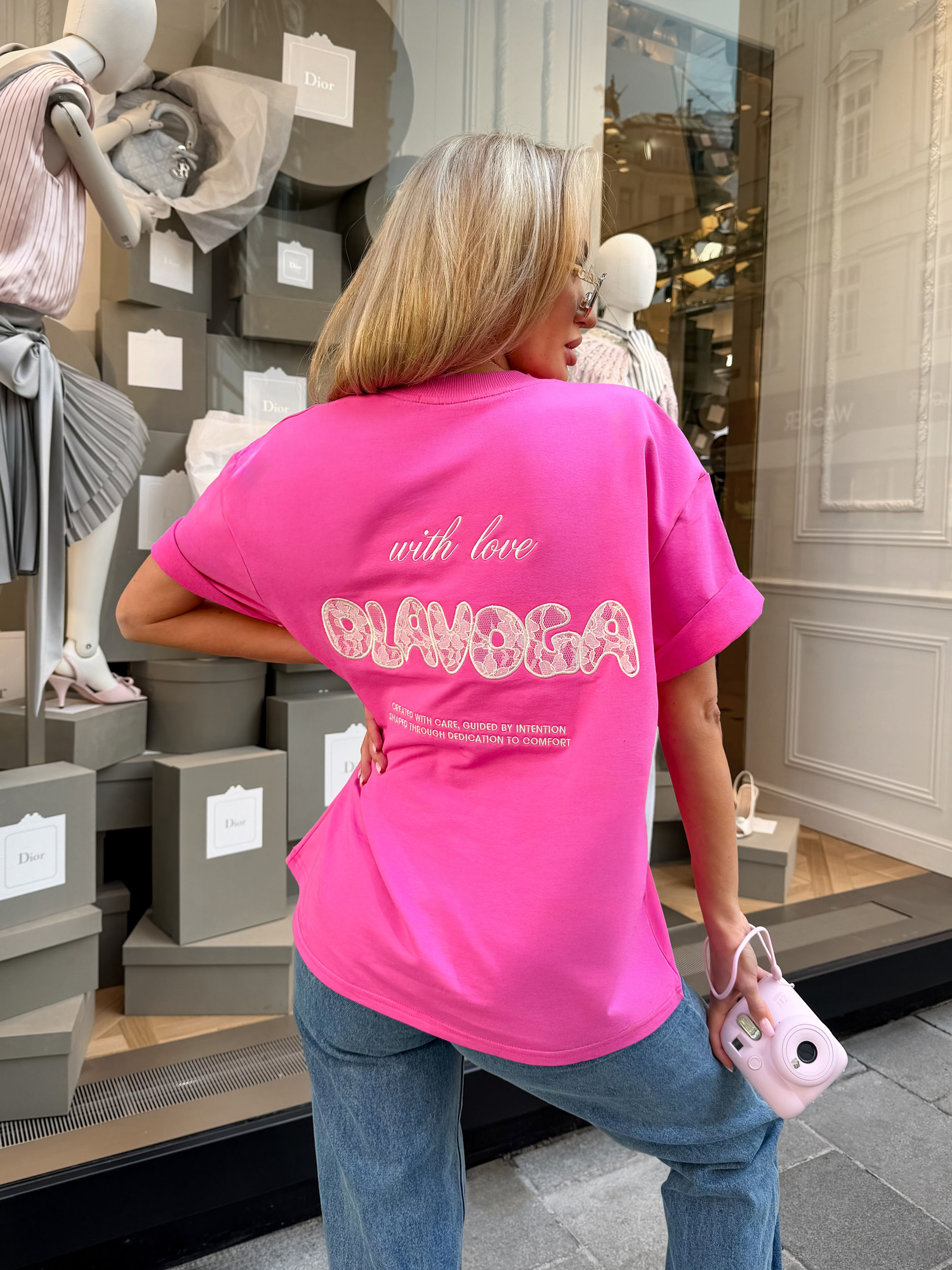 Oversize t-shirt Ola Voga SOREYA 2026 z haftem na plecach stylowy look Fashionista By AC butik partnerski nr 1