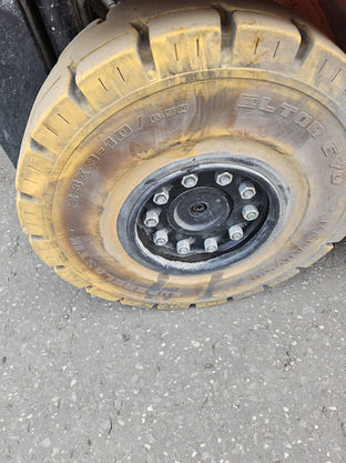 non marking tyres 