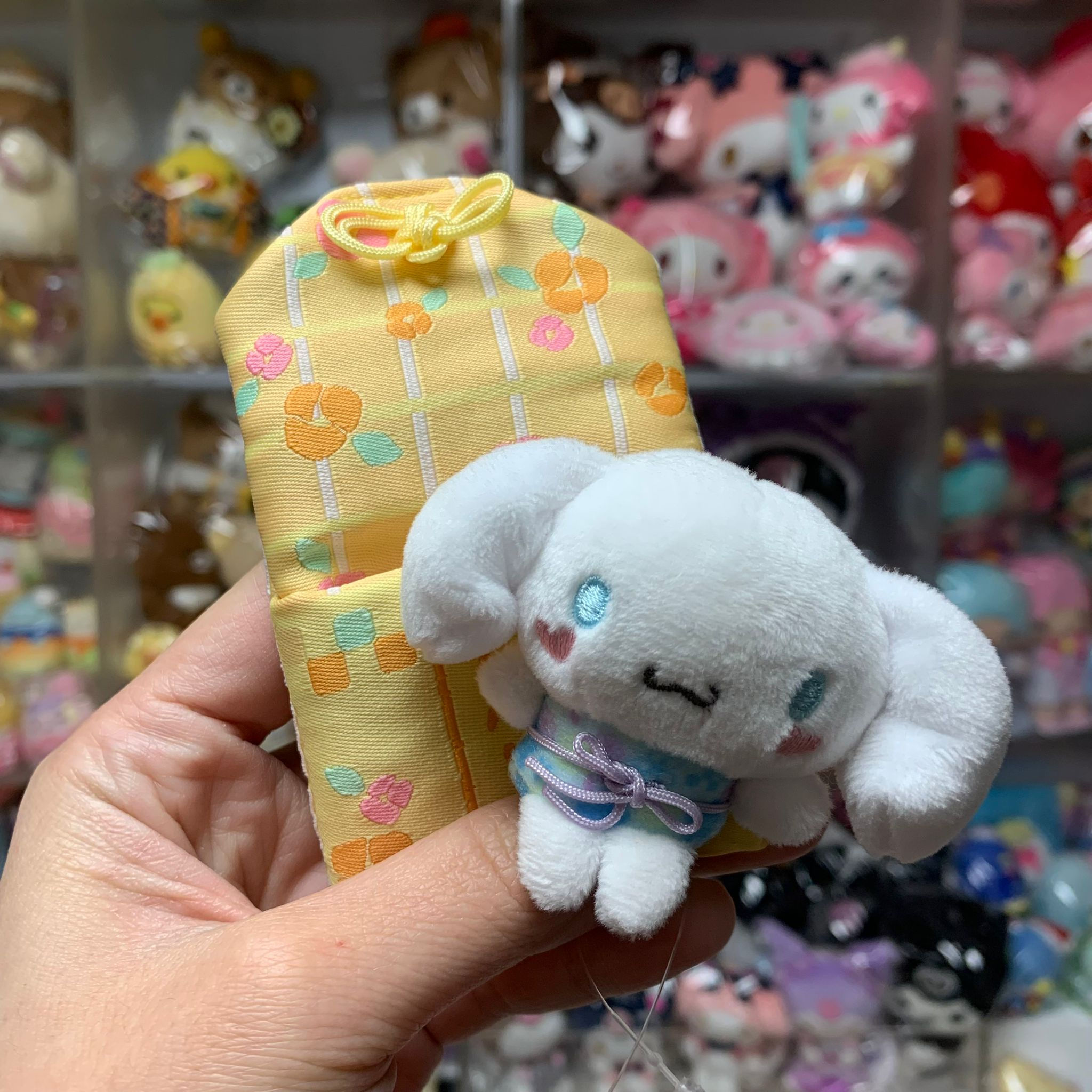 日版 Sanrio 2020年 細Size 公仔 連御守 (淺黃色) - Cinnamoroll 玉桂狗 肉桂狗