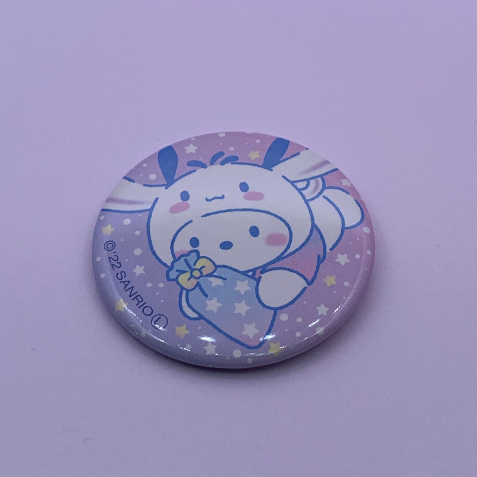 Sanrio 2022年新作 Cinnamoroll 玉桂狗 20周年紀念襟章 - Pochacco PC狗 扮 Cinnamoroll 款