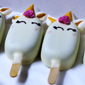 Cakesicle Einhorn