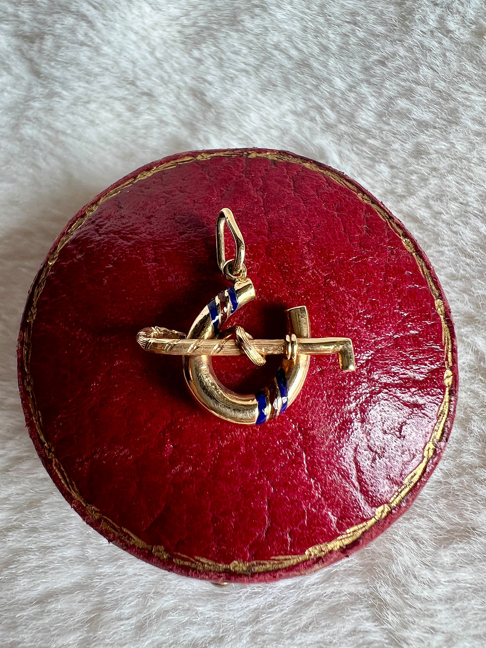 Victorian 9ct Enamel Horseshoe Pendant