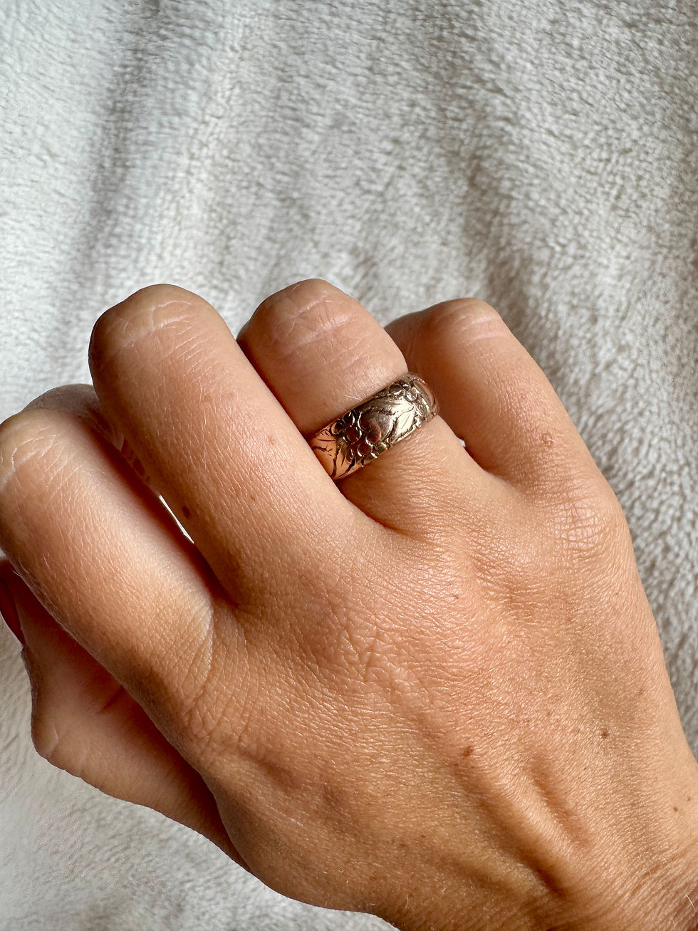 Thumbnail: Art Deco  9ct Heart Engraved Ring