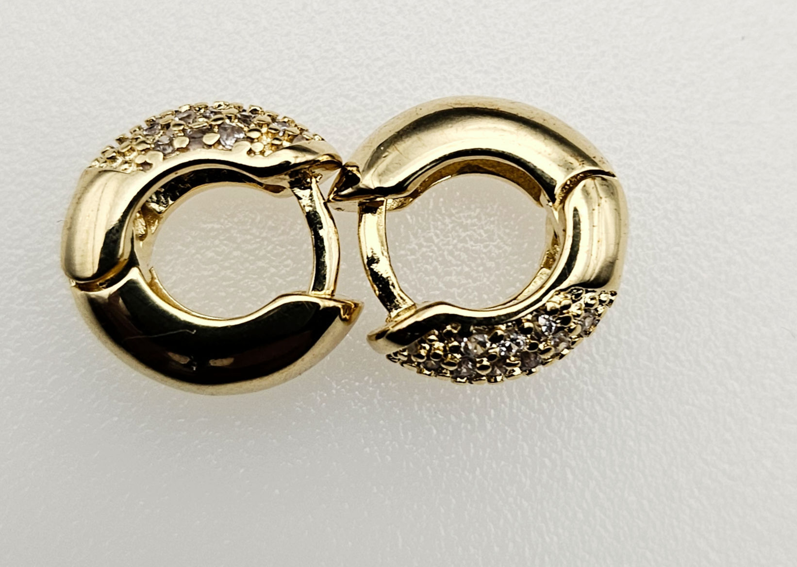 DIAMOND LITTLE HOOPS DESIGN