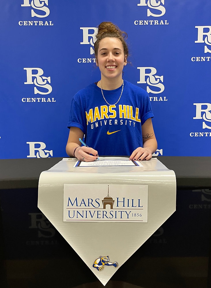 SENIORS CELEBRATE NATIONAL COLLEGE SIGNING DAY