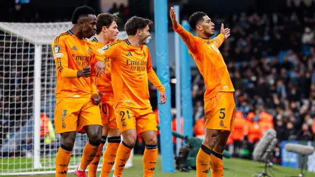 Real Madrid players celebrating the comeback