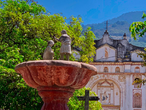 Eyeing Antigua, Guatemala with my camera