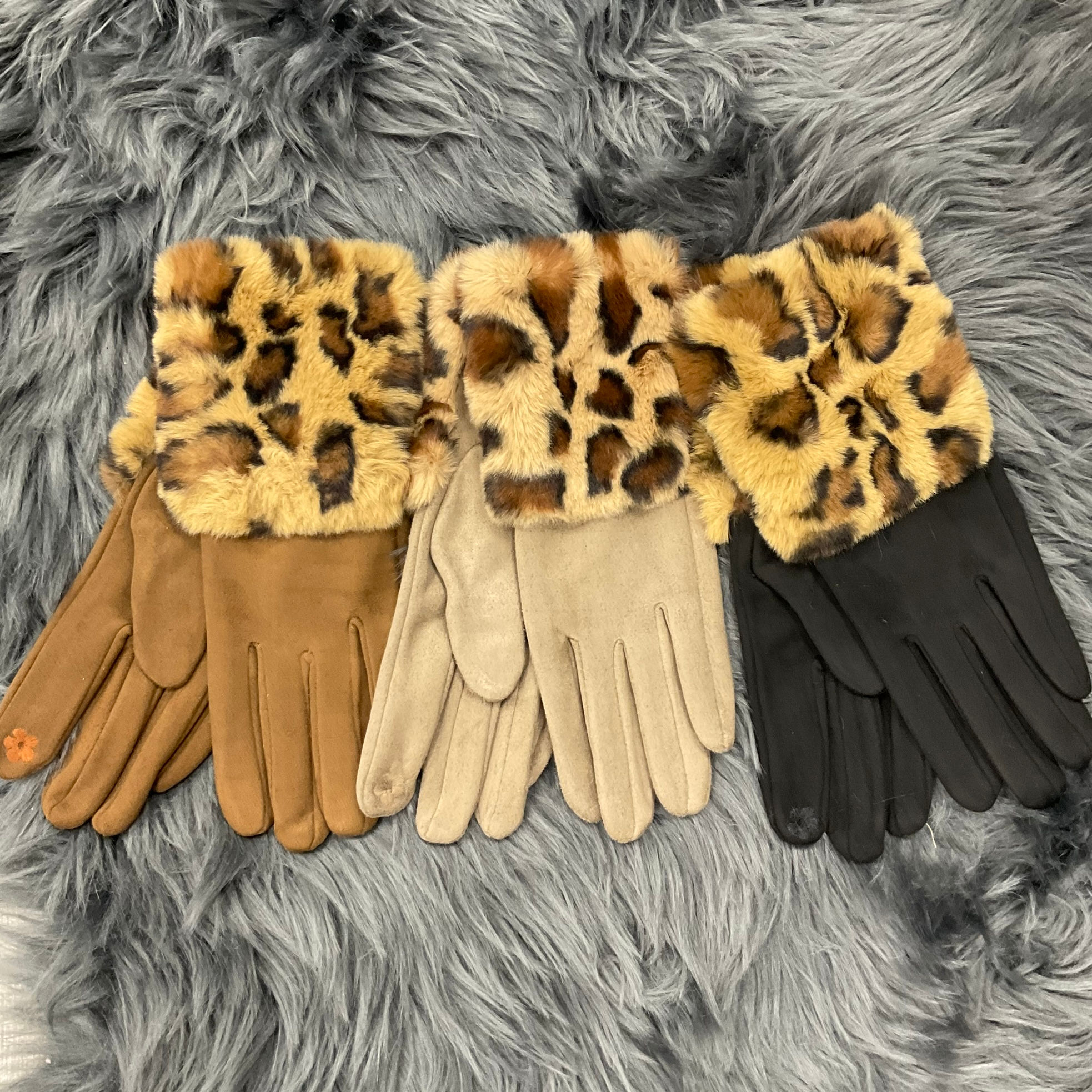Leopard Faux Fur Suede Effect Glove