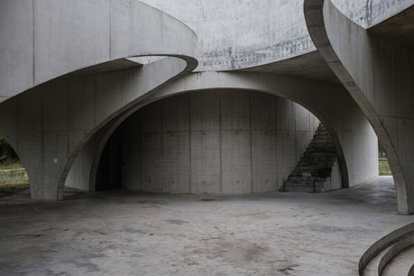 Concreto aparente ganha espaço em projetos sustentáveis e urbanos