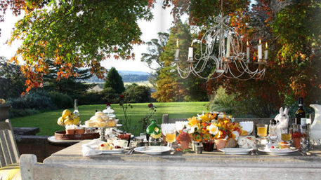 STYLING TABLE SETTINGS WITH FRUIT & FOLIAGE STRAIGHT FROM THE GARDEN