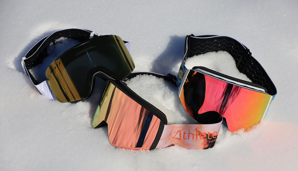 Skibrillen von Atheltes Eyewear im Schnee