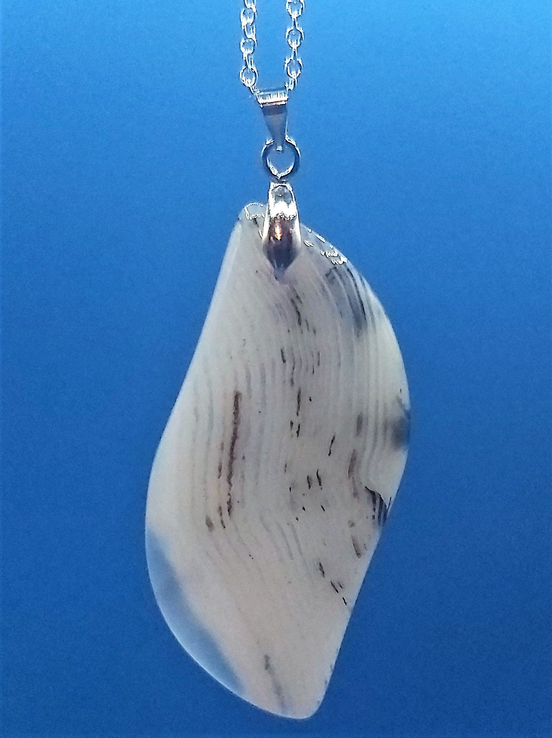 Collier avec jolis pendentifs Agates