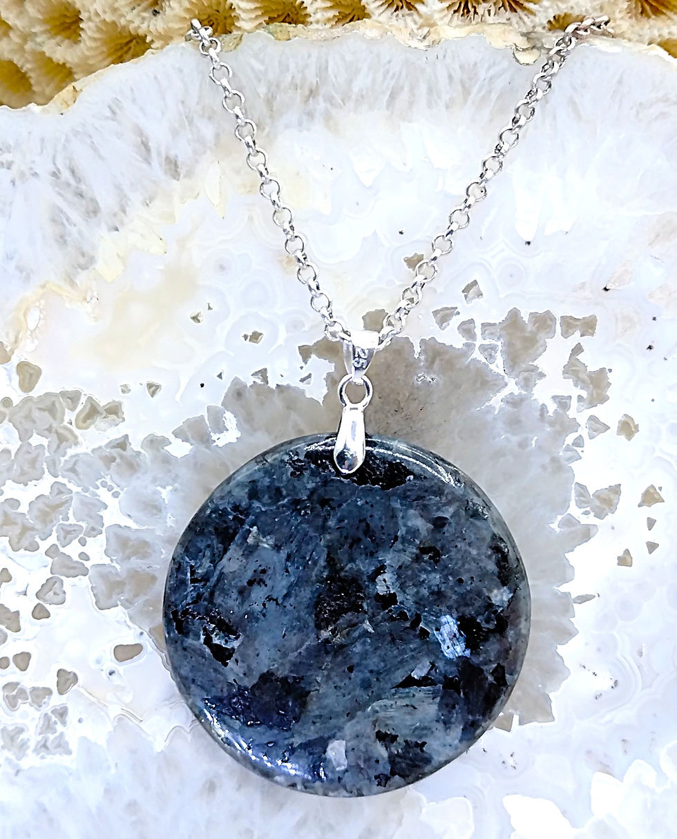 Larvikite (Labradorite grise)