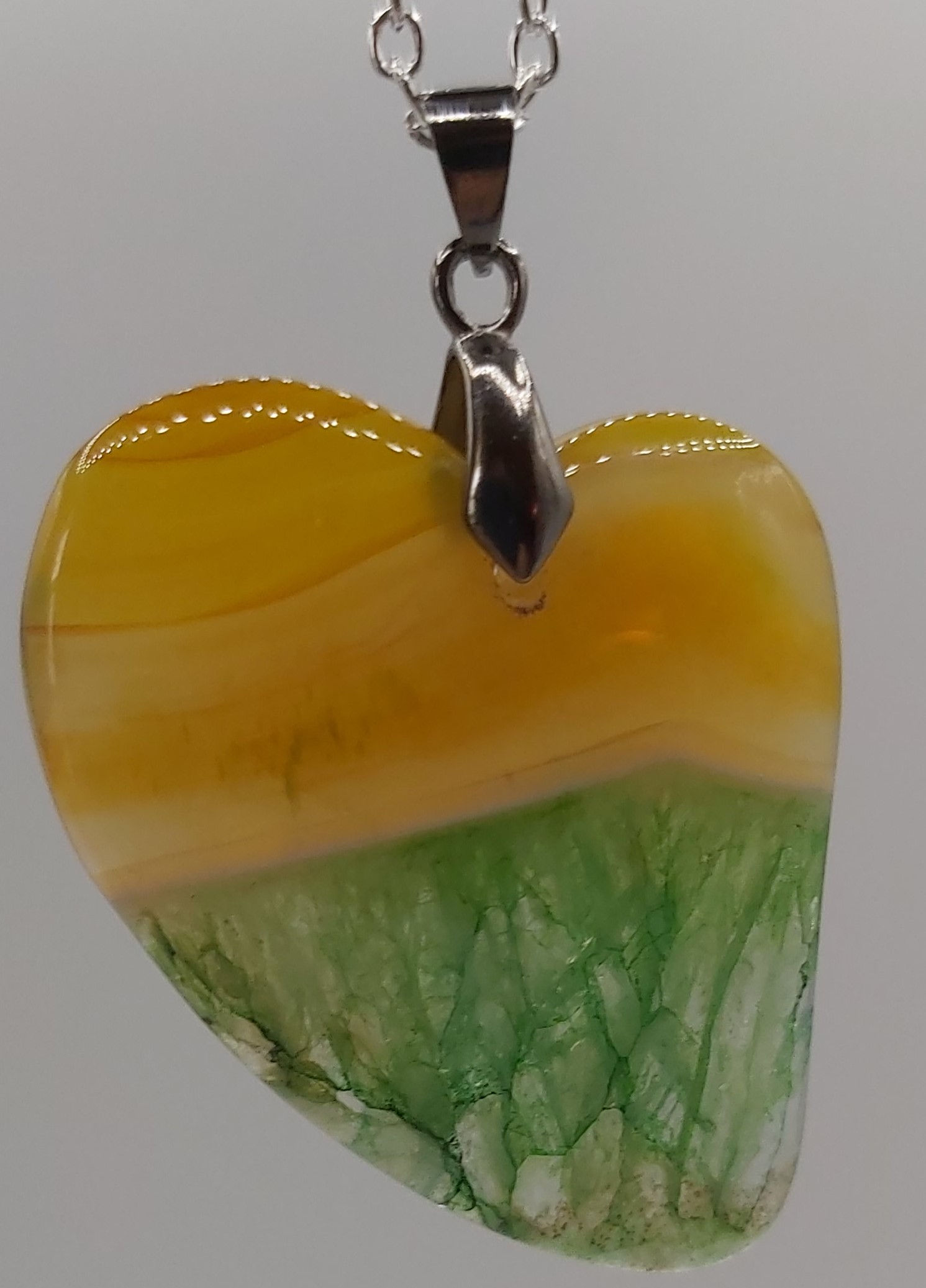 Collier avec pendentif agate en cœur
