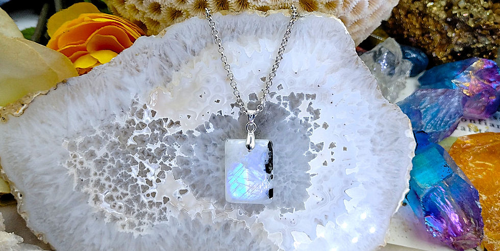 Miniature : Pierre de Lune avec Tourmaline noire