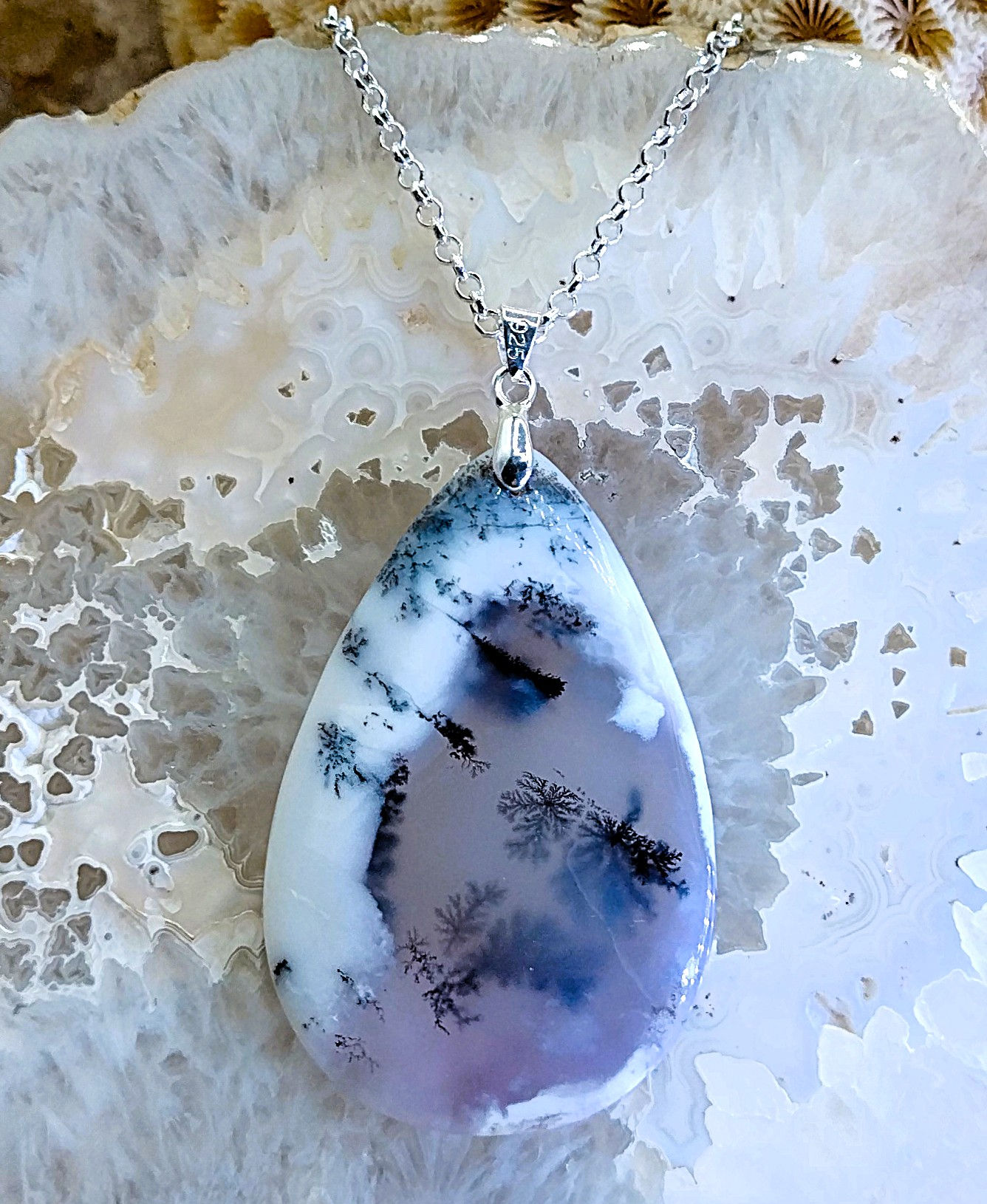 Opale blanche Dendritique