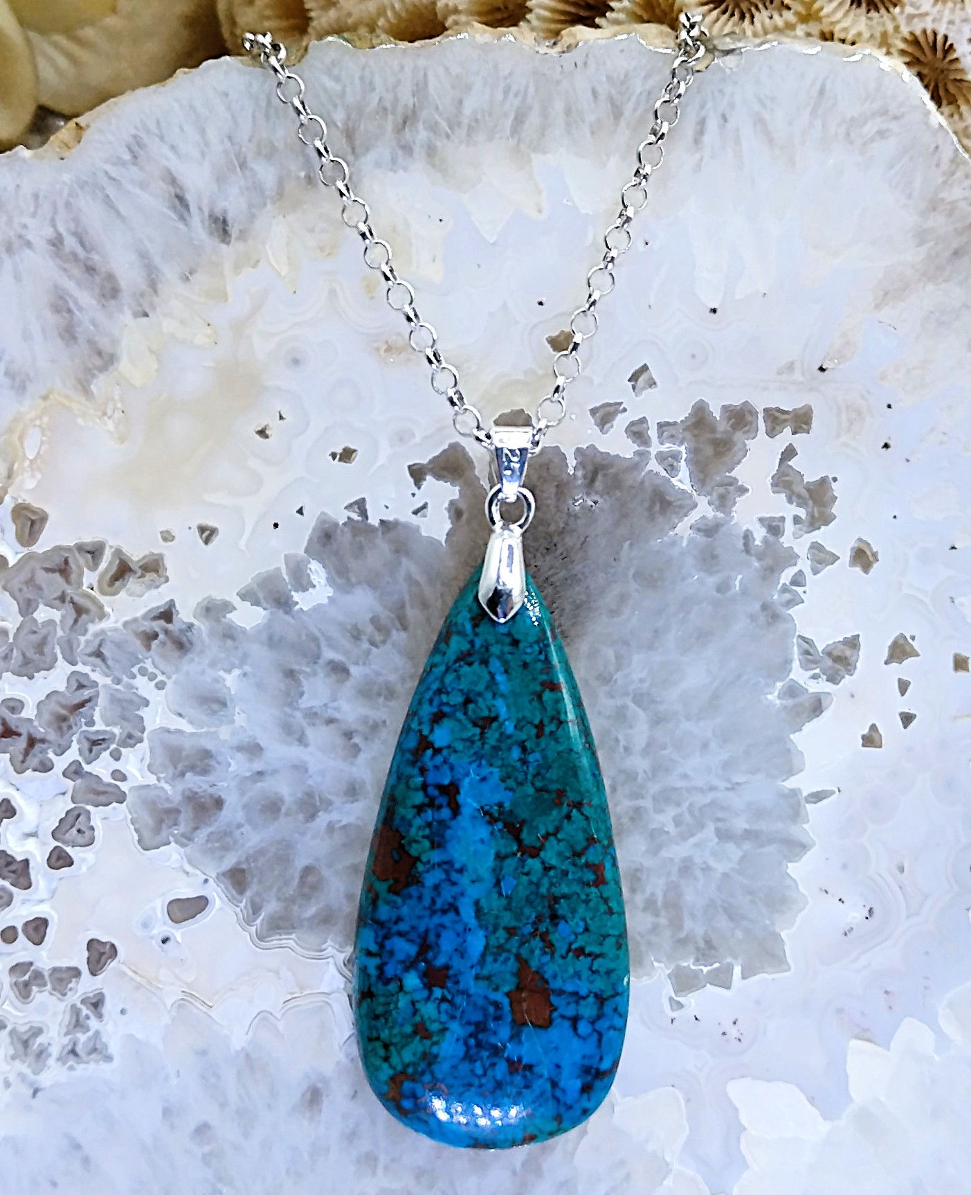 Chrysocolle dans Malachite