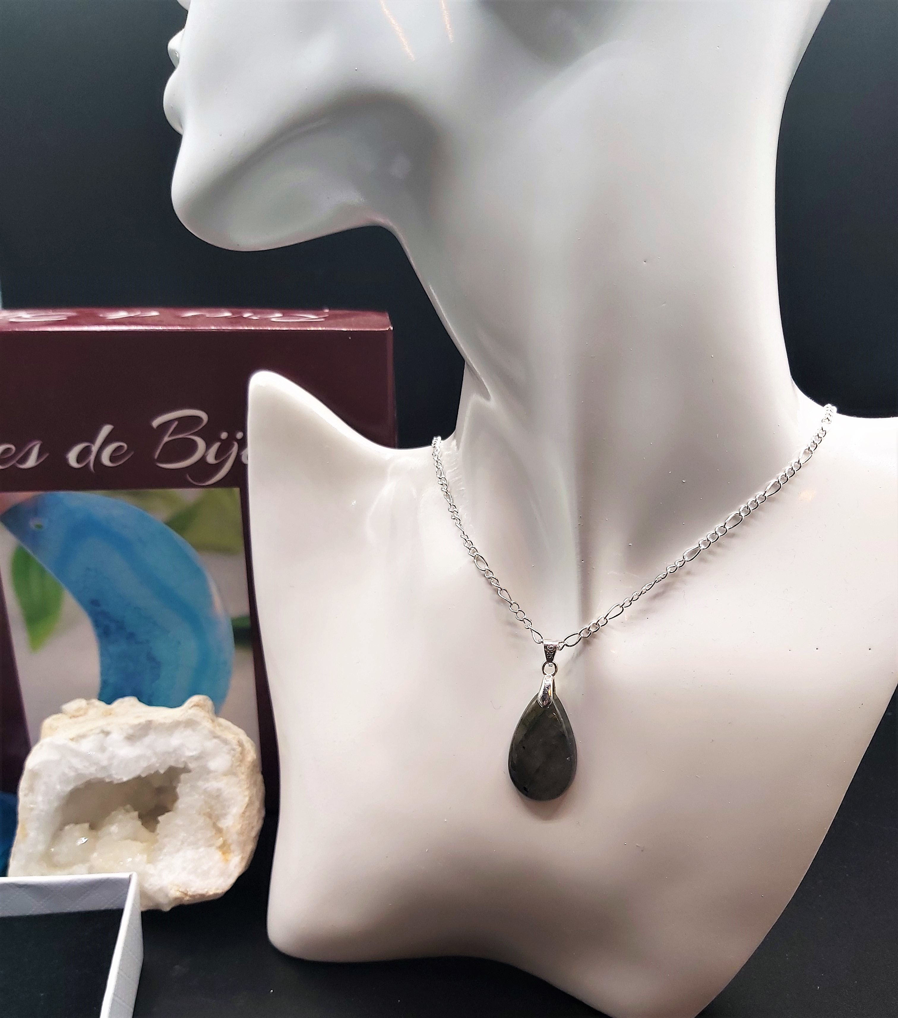 Collier avec joli petit pendentif Agate Mousse