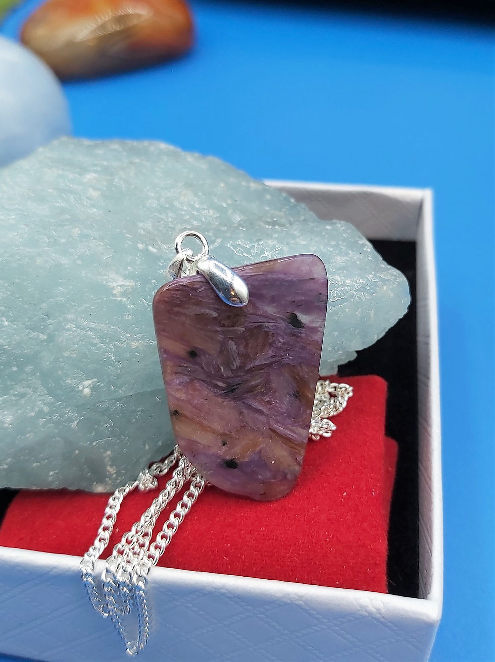 Miniature : Collier avec pendentif Charoite violette de Russie