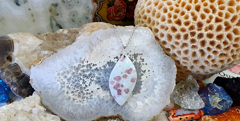 Miniature : Tourmaline rose dans Calcite blanche