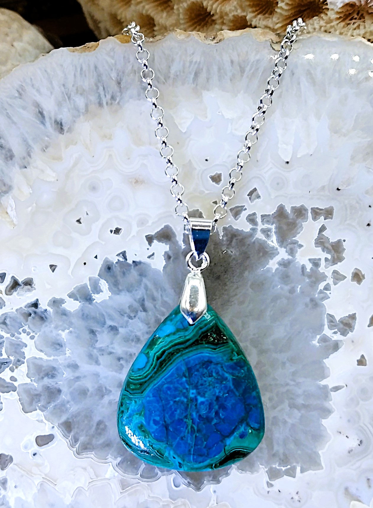 Chrysocolle dans Malachite