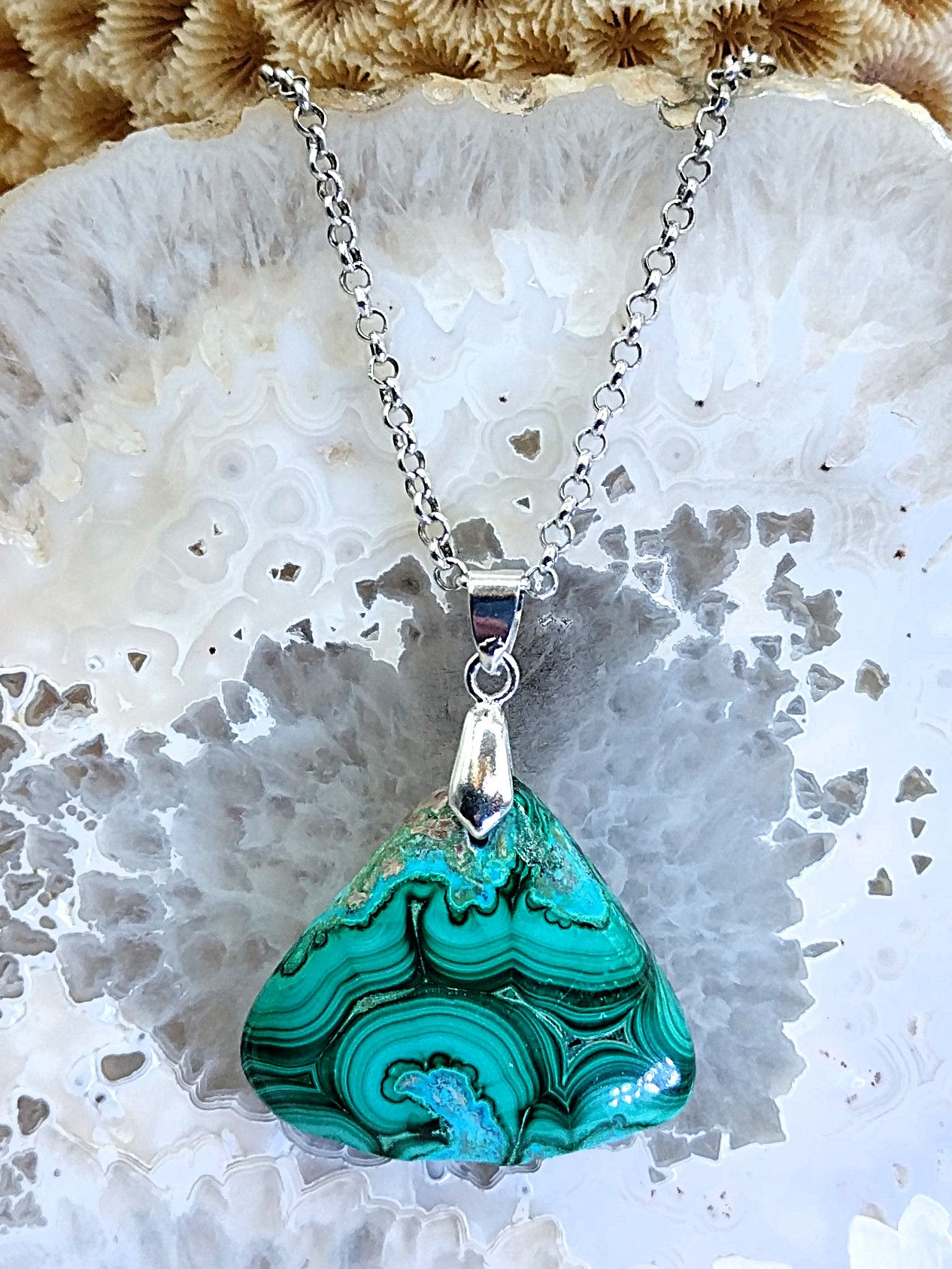 Chrysocolle dans Malachite