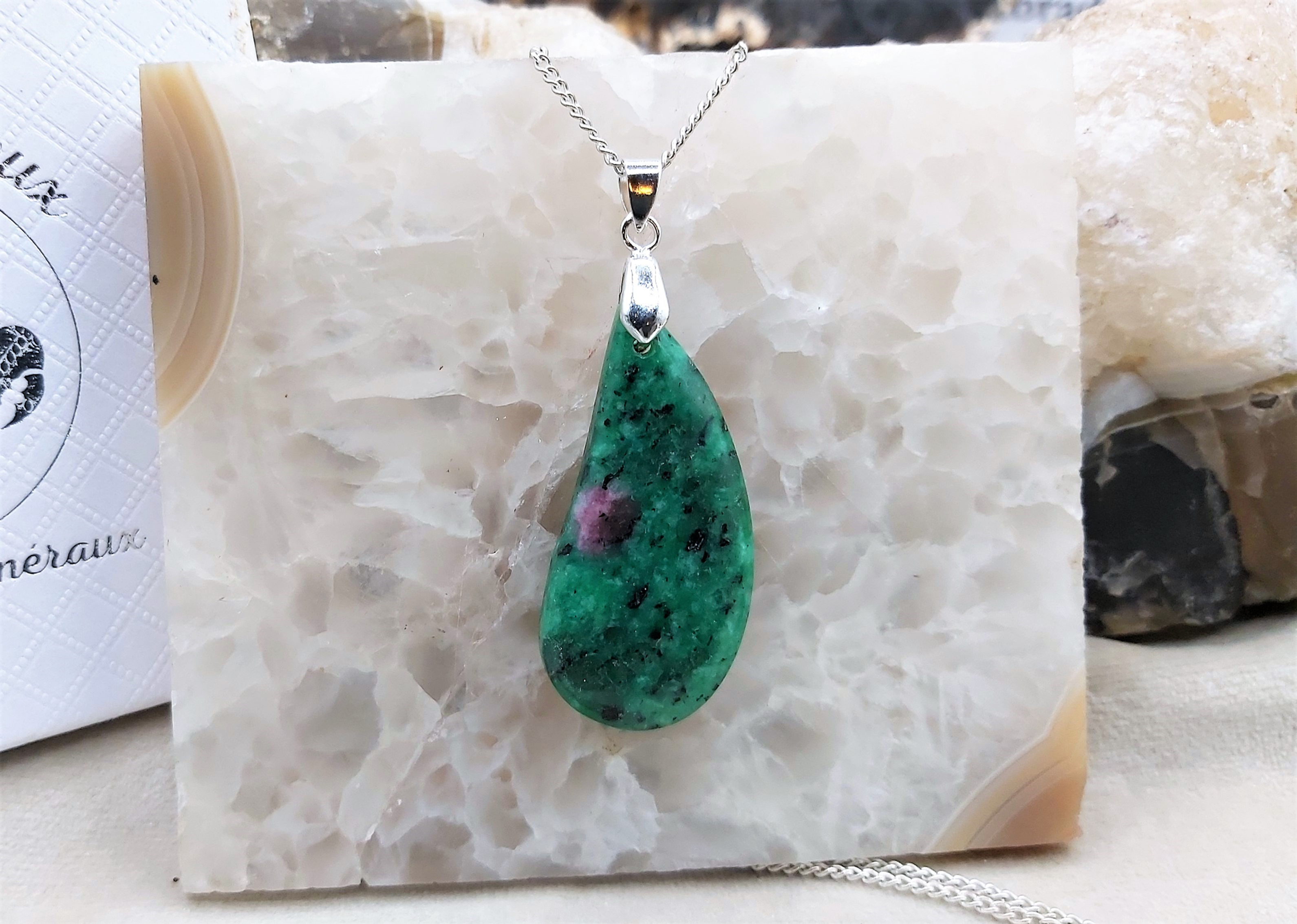 Très joli pendentif Rubis Zoïsite