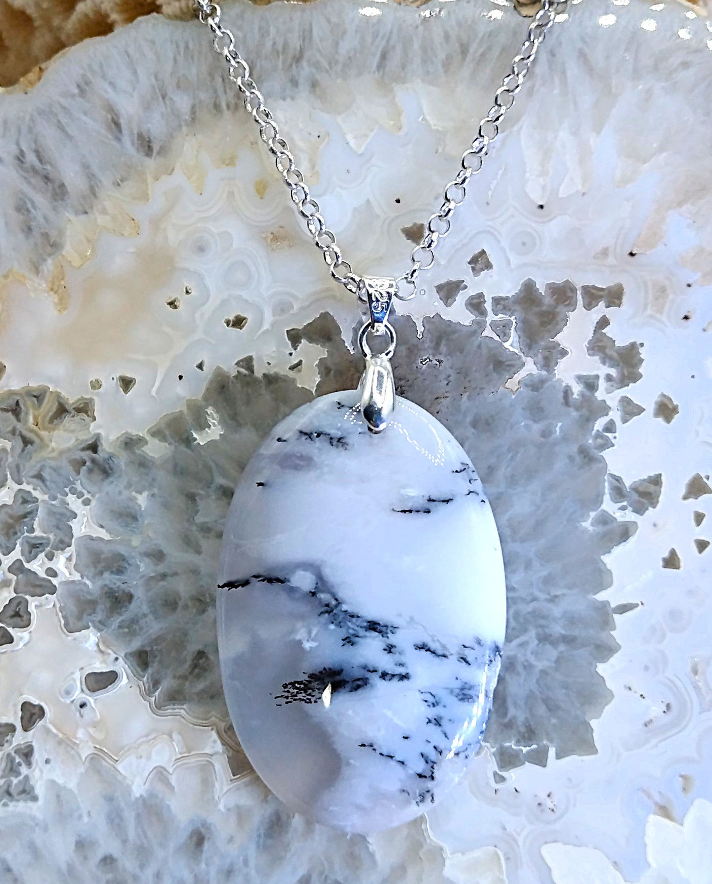 Opale blanche Dendritique