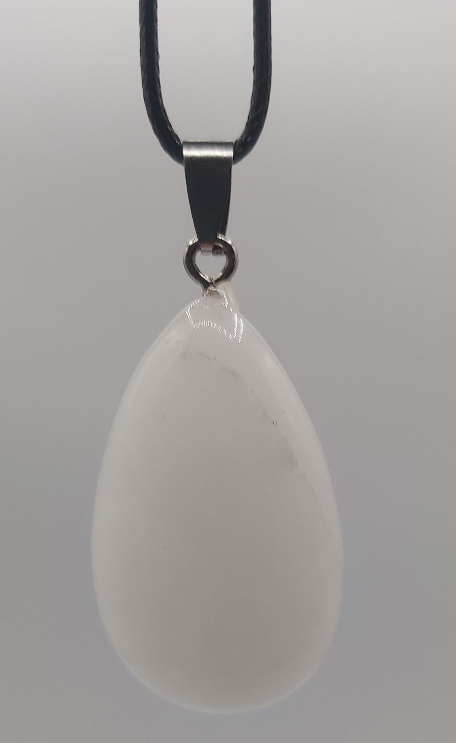 Collier avec Gros pendentif Quartz blanc