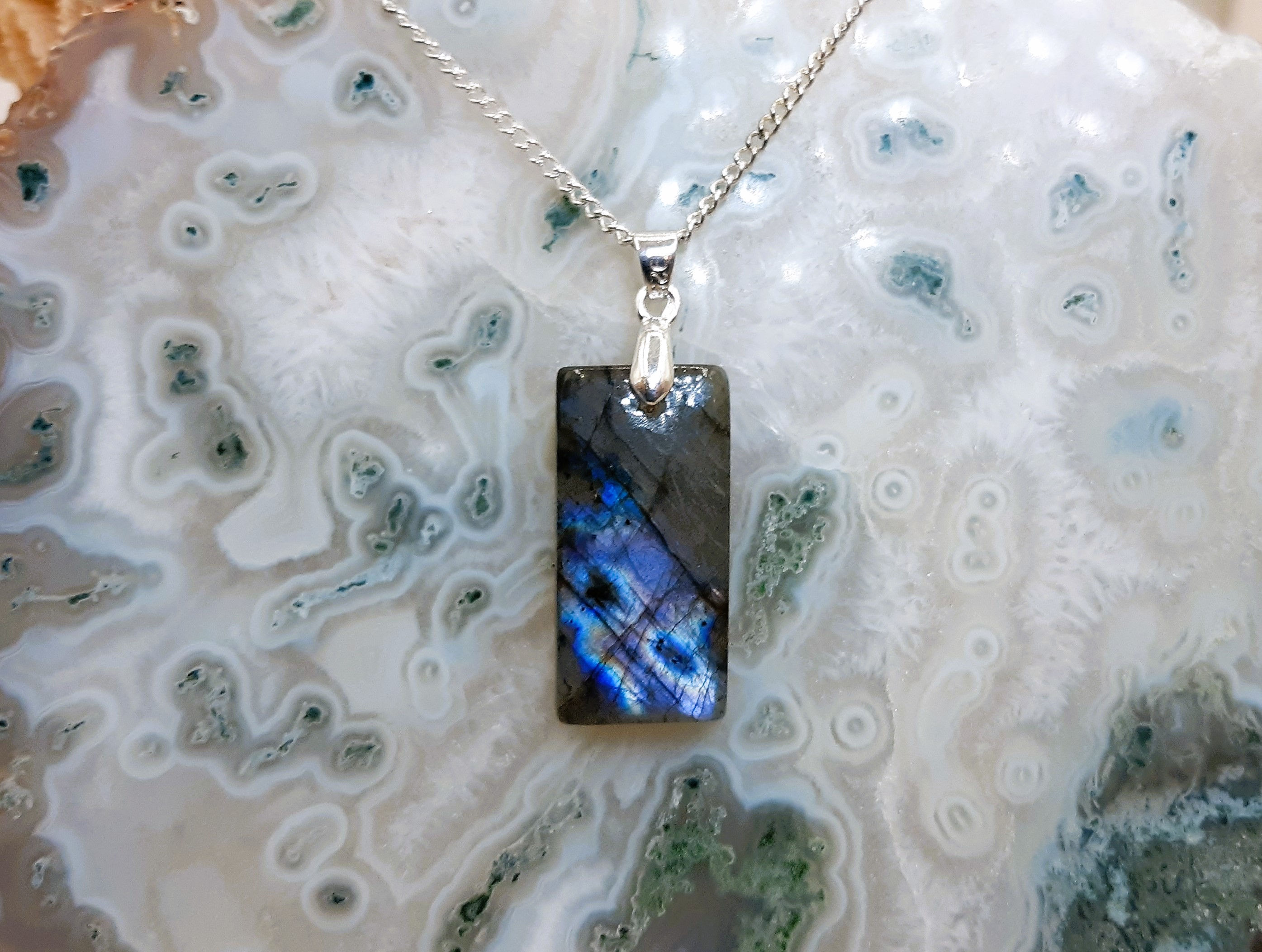 Très jolie Labradorite