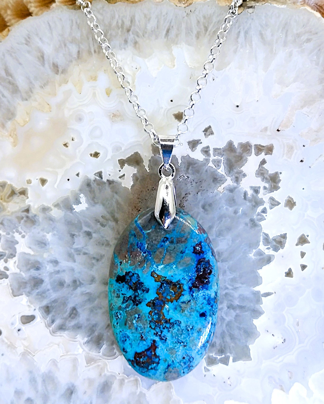Chrysocolle dans Malachite