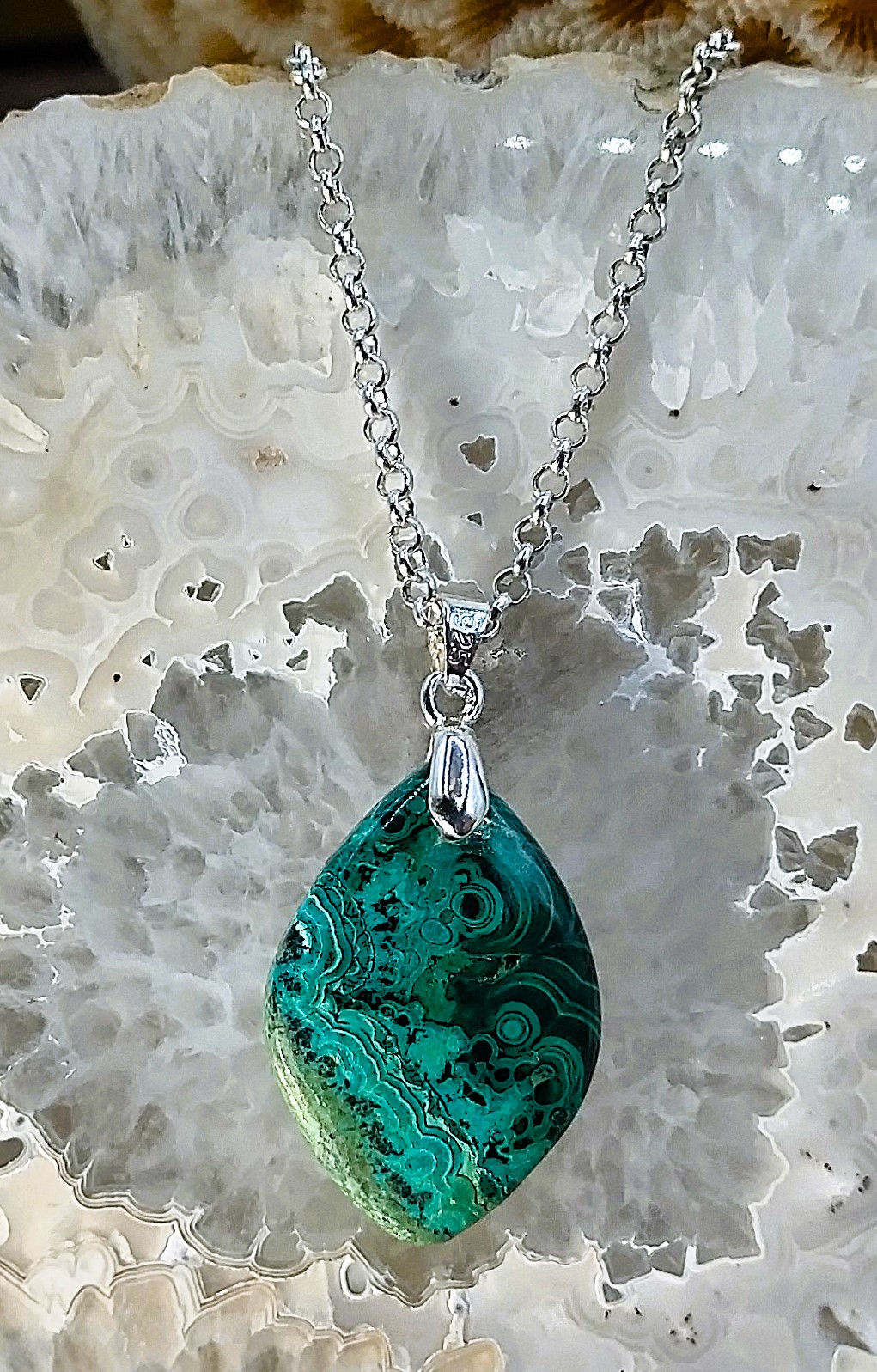 Chrysocolle dans Malachite