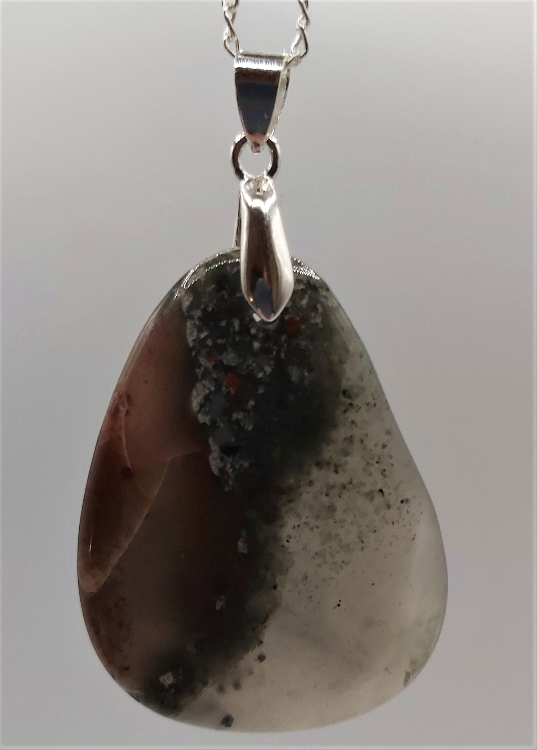 Collier avec jolis pendentifs Agates