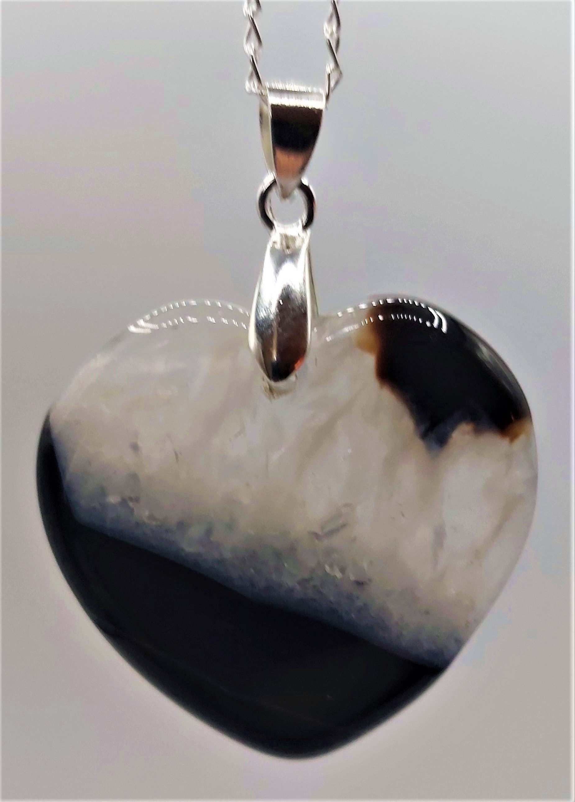 Collier avec pendentif COEUR Agate