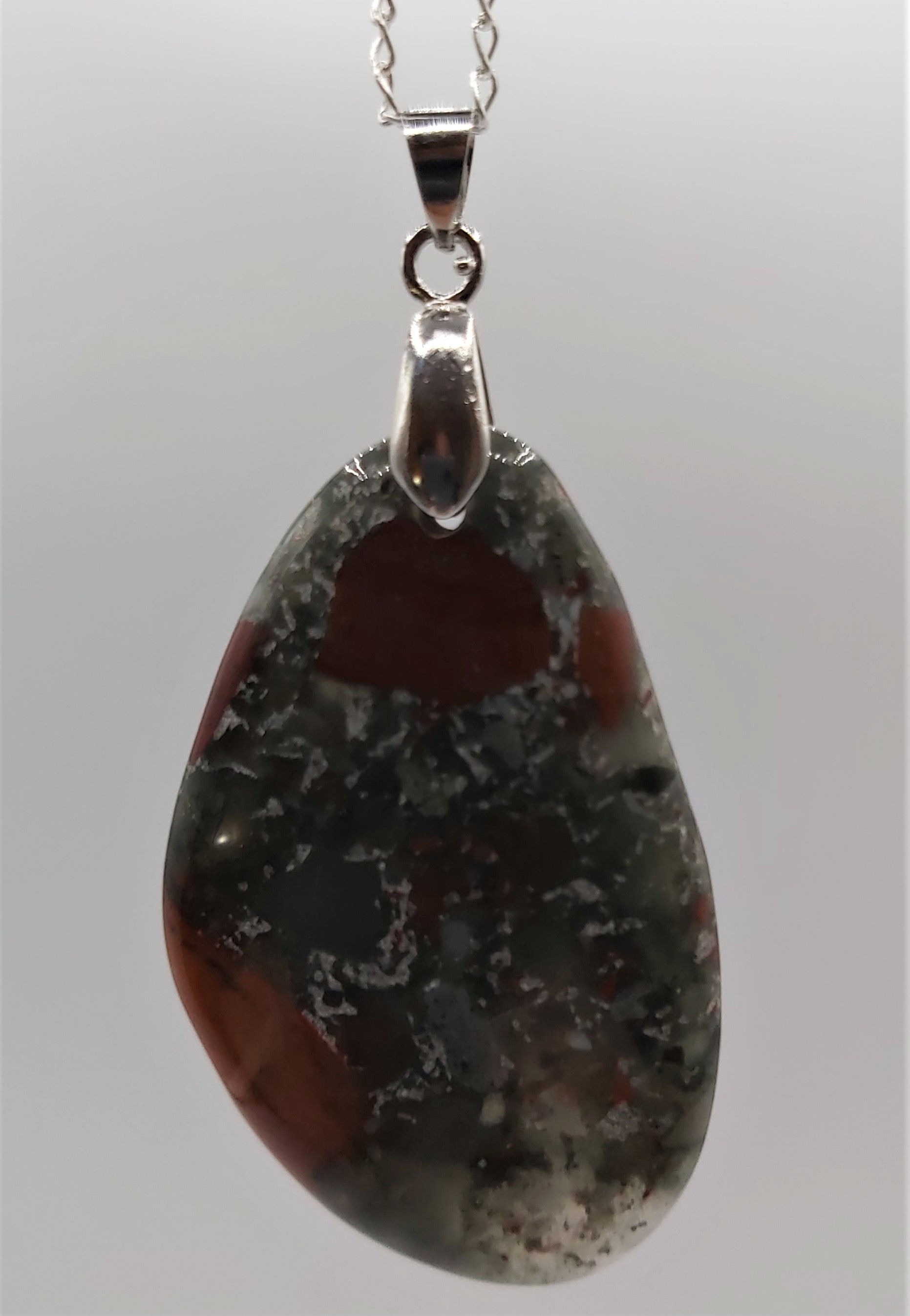 Collier avec jolis pendentifs Agates