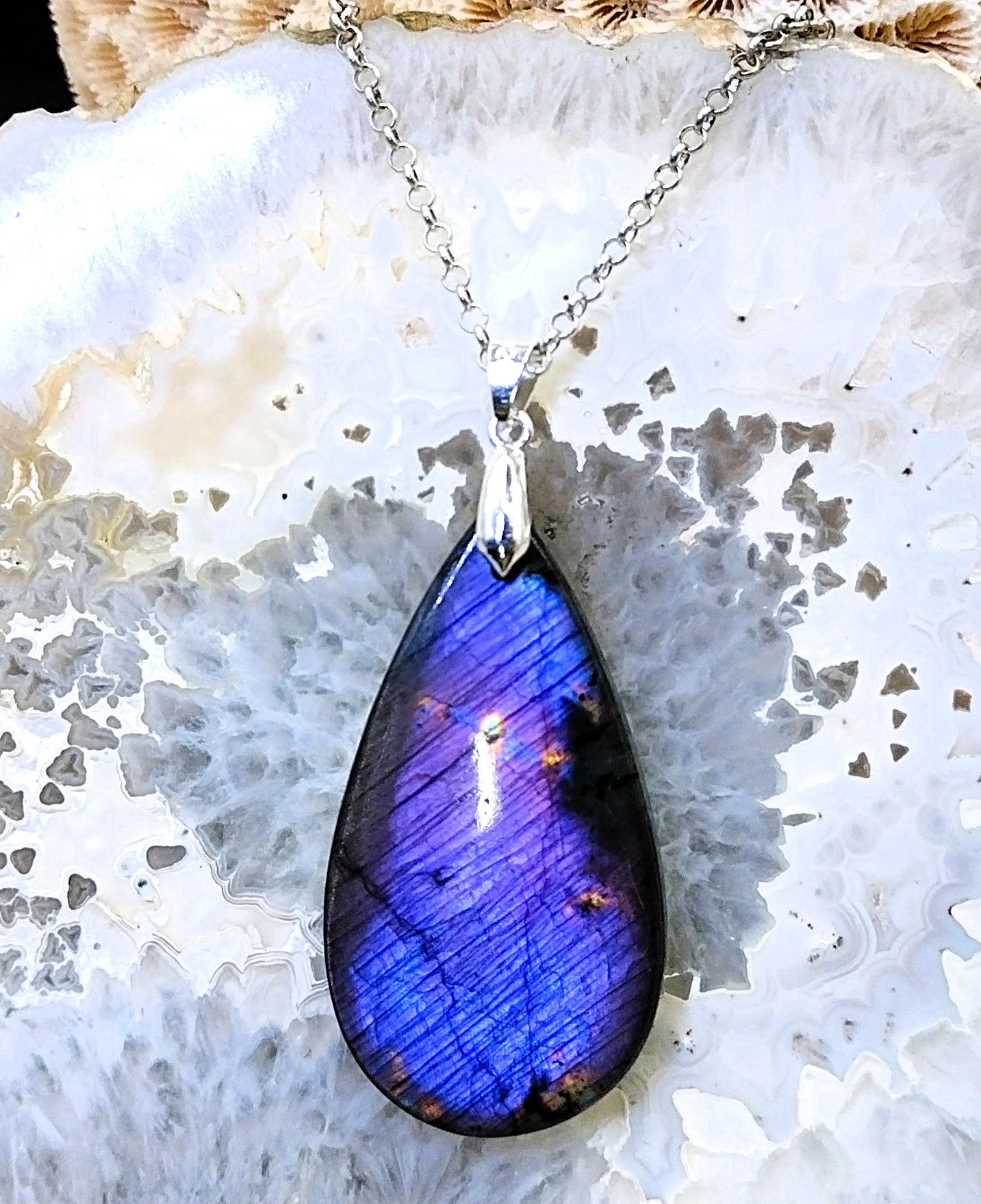 Labradorite violette