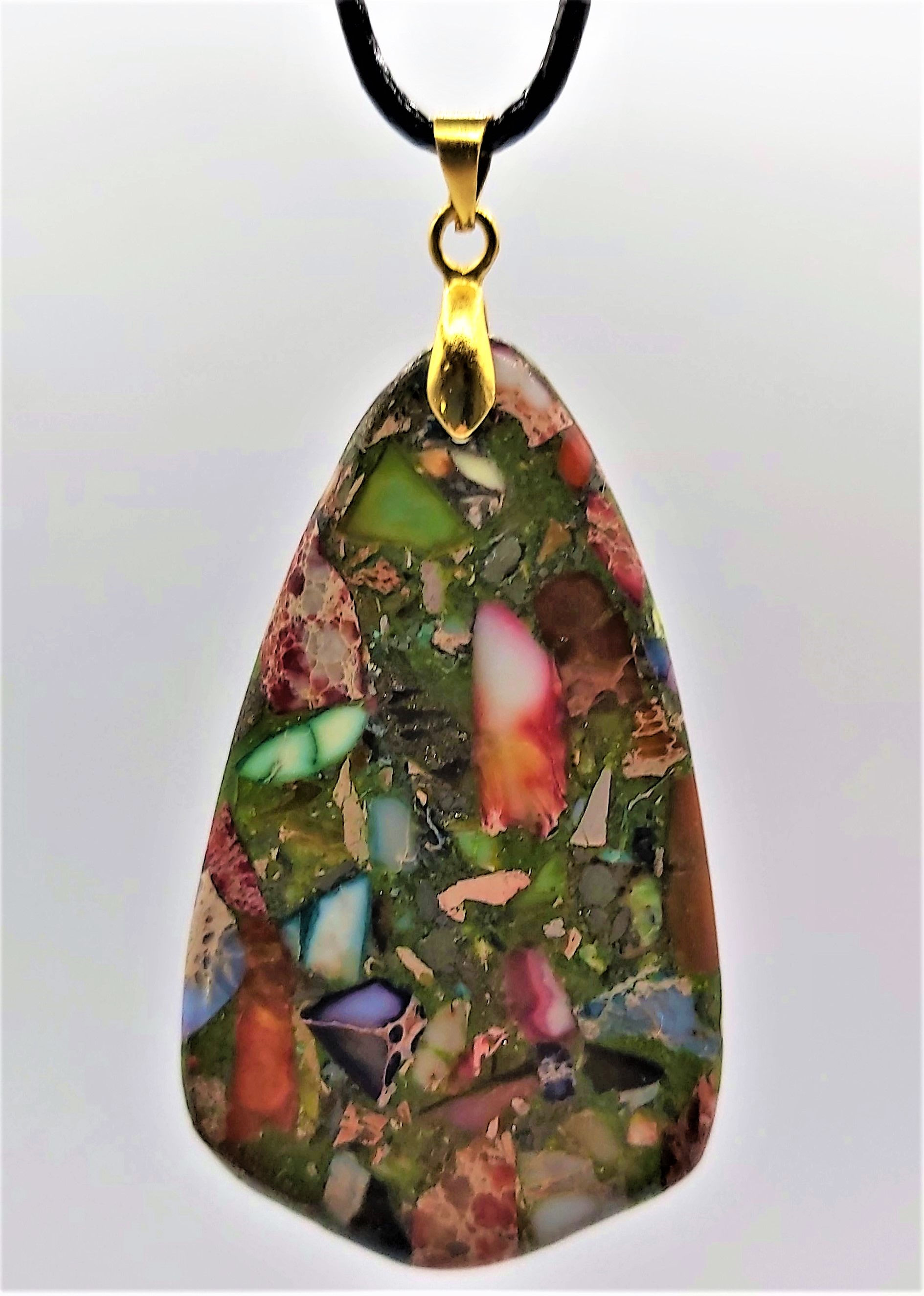 Collier avec Grand pendentif de pierre reconstituée