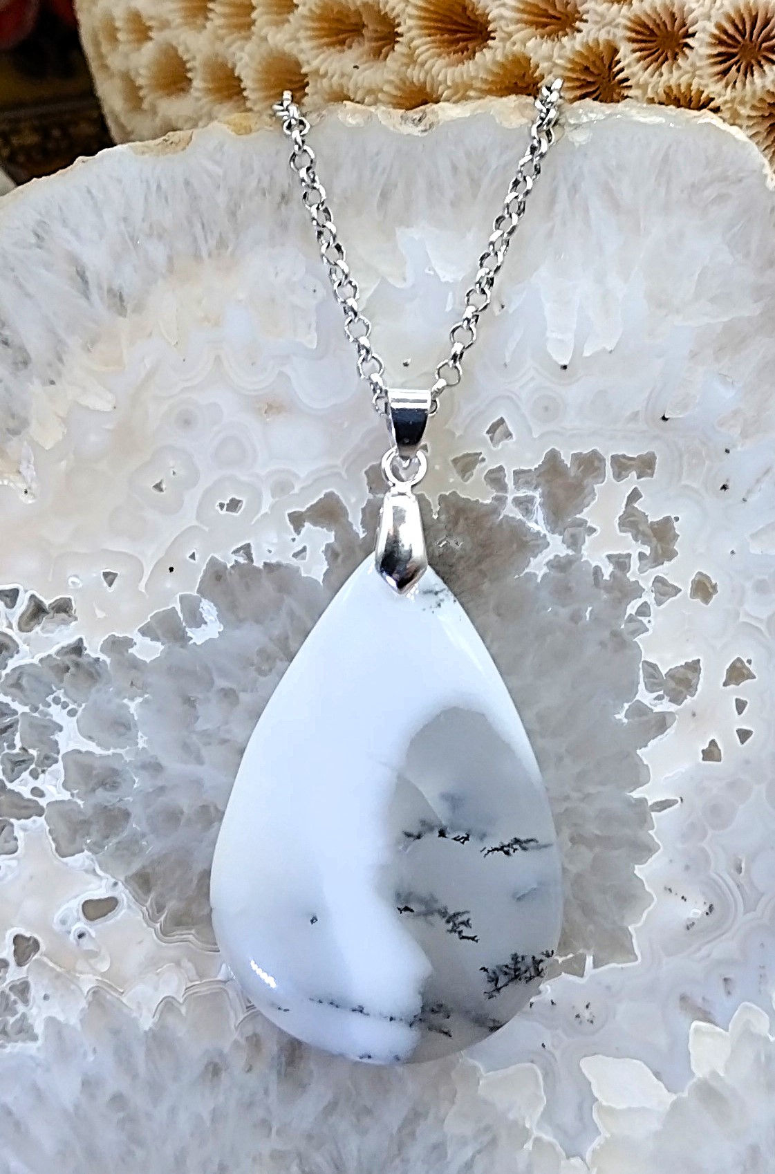 Opale blanche Dendritique