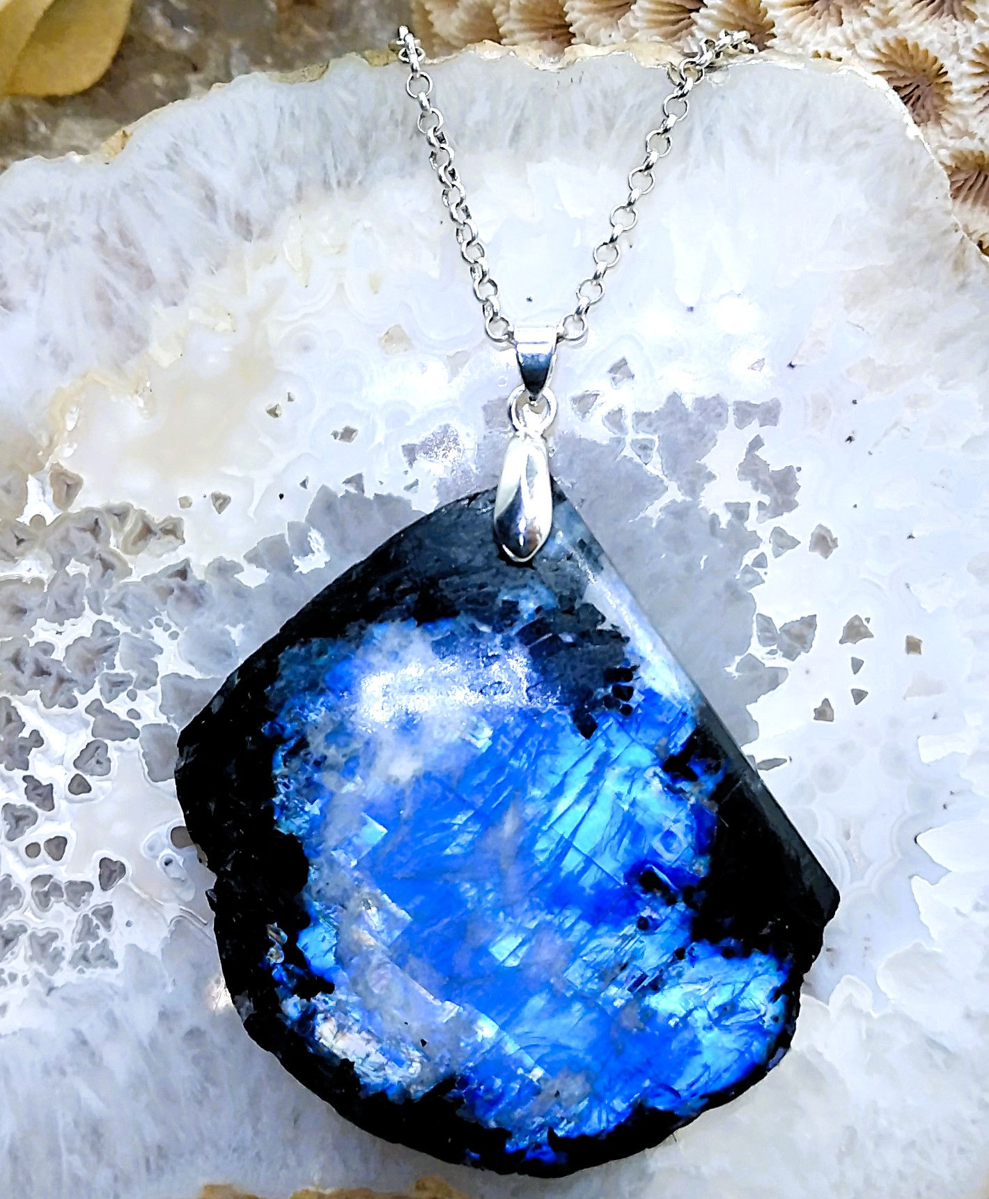 Pierre de Lune avec Tourmaline noire