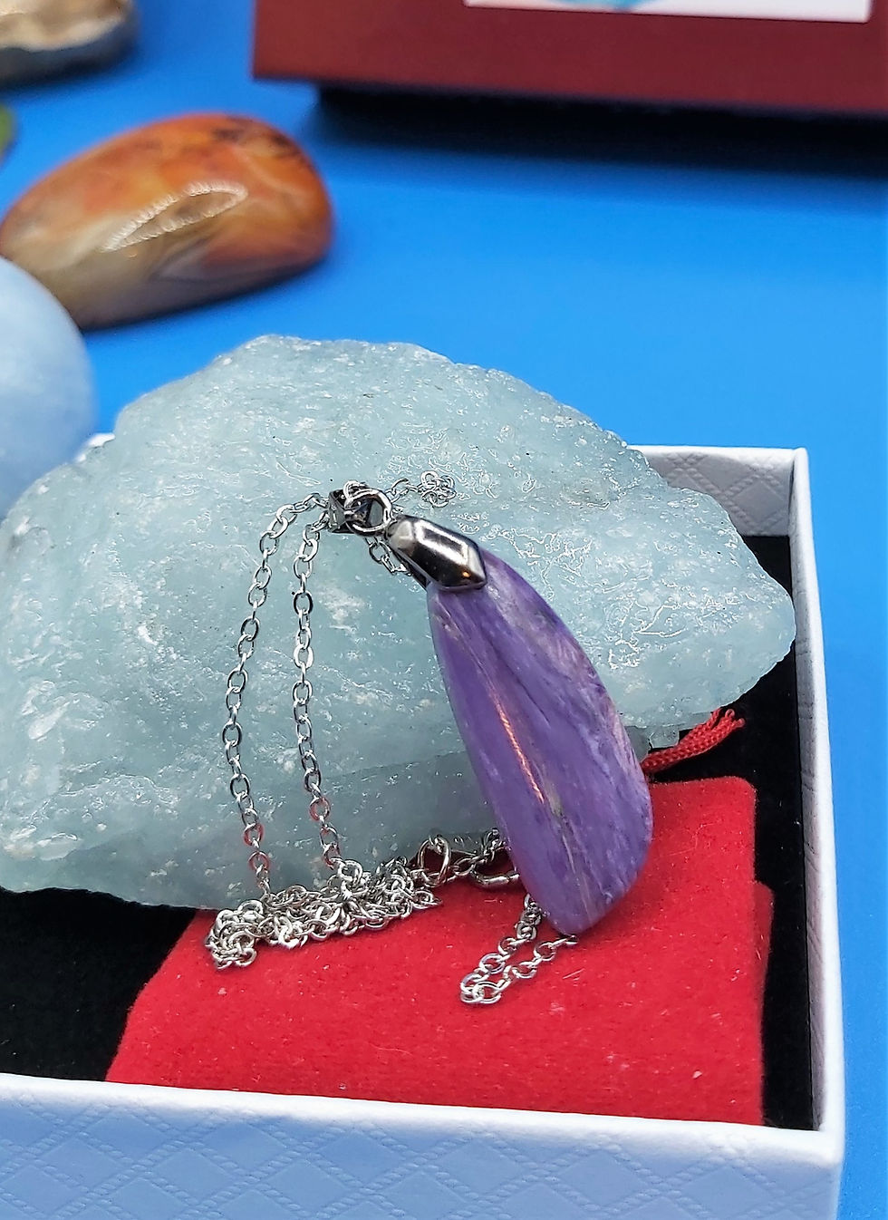 Miniature : Collier avec joli petit pendentif Charoite violette de Russie
