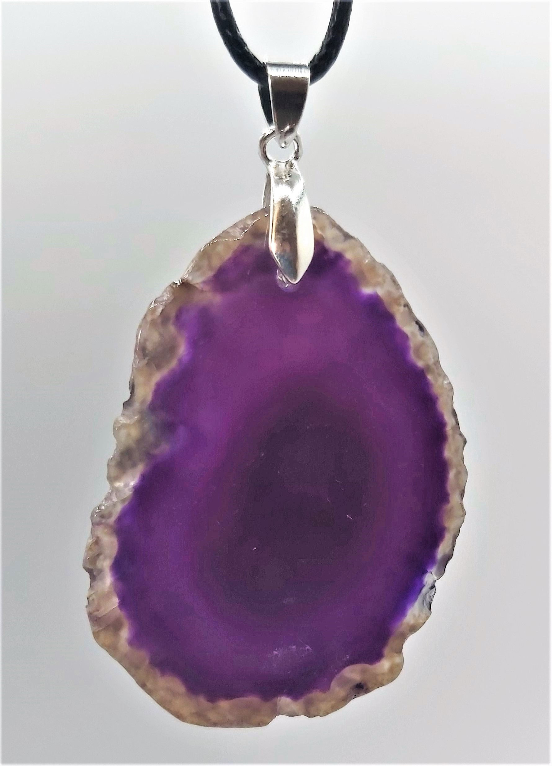 Collier avec Superbe pendentif Agate violette