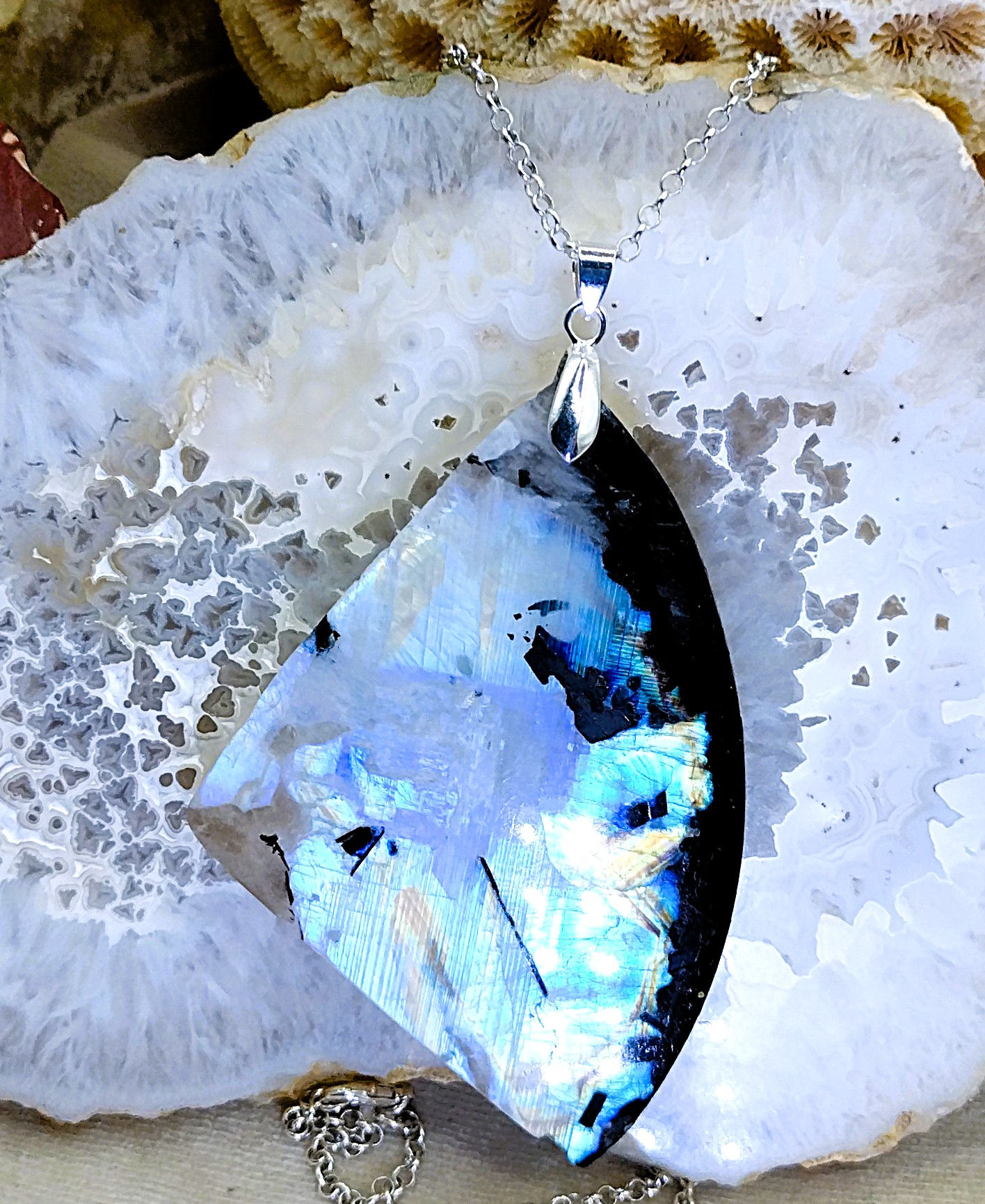 Pierre de Lune avec Tourmaline noire