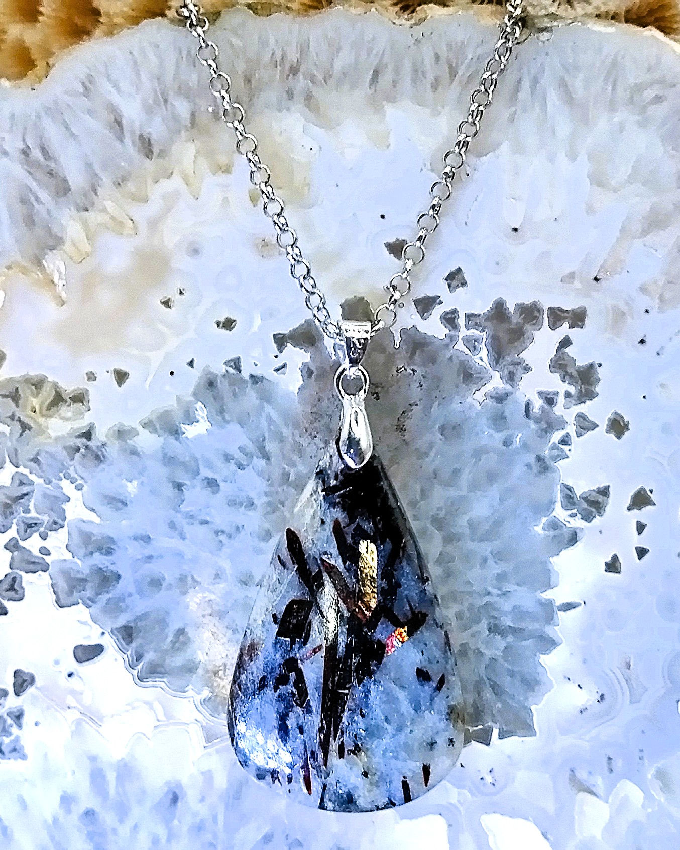 Astrophyllite blanche