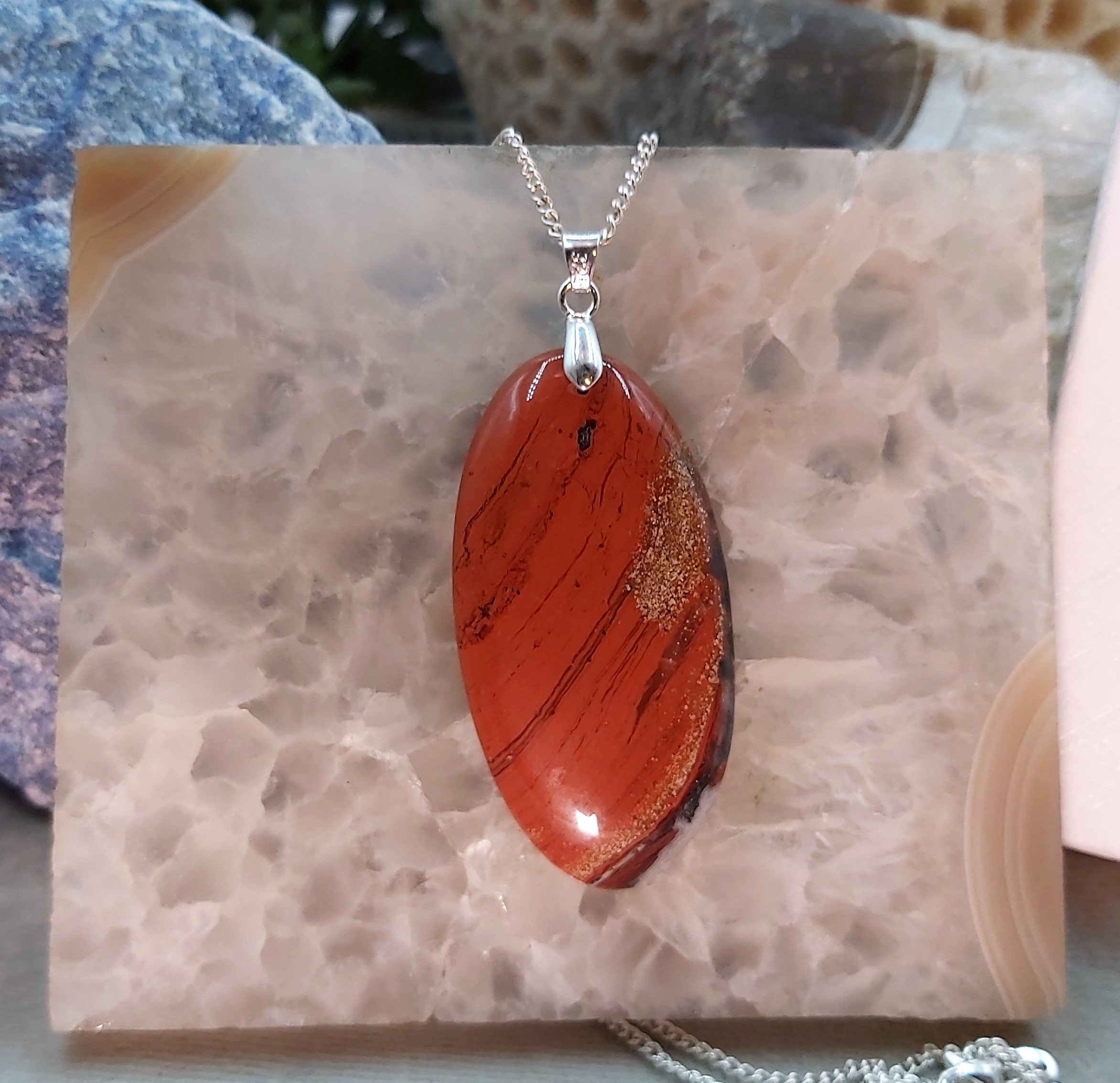 Grand pendentif de Jaspe Rouge