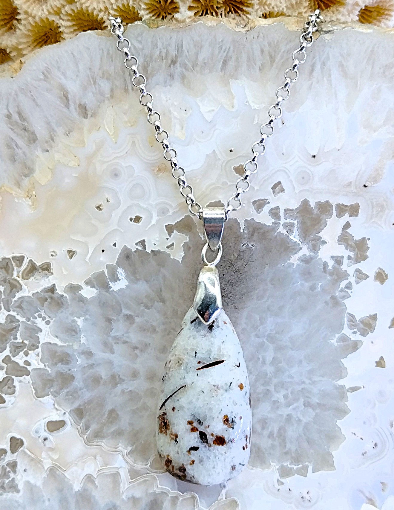 Astrophyllite blanche