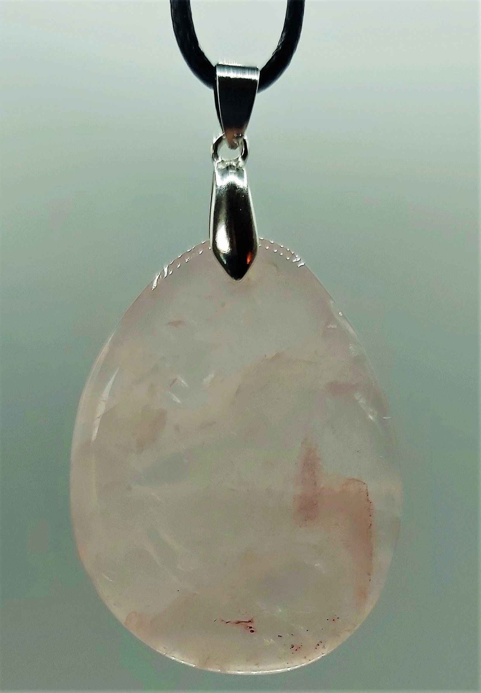 Collier avec Grand pendentif Quartz Rose