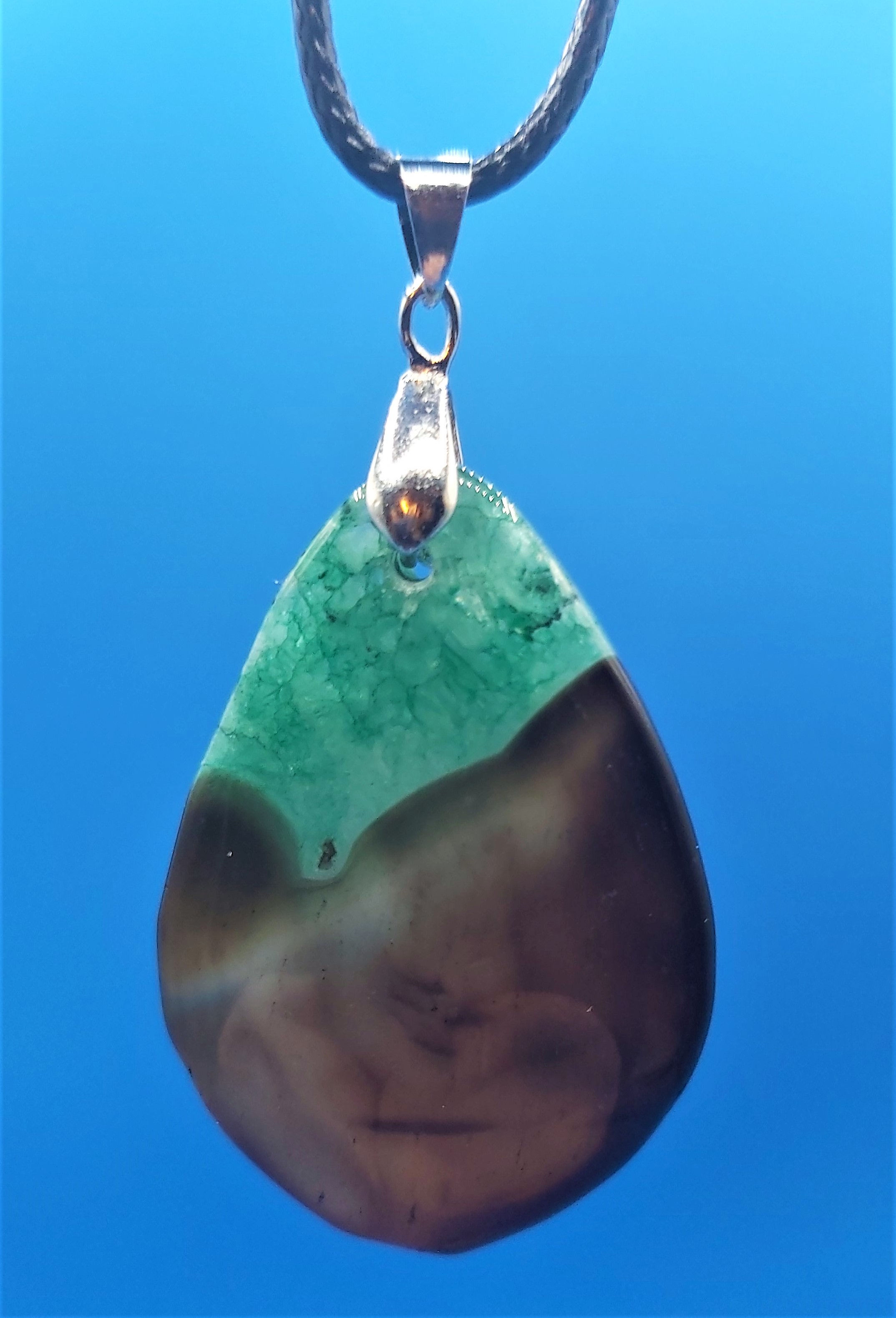 Collier avec jolis pendentifs Agates