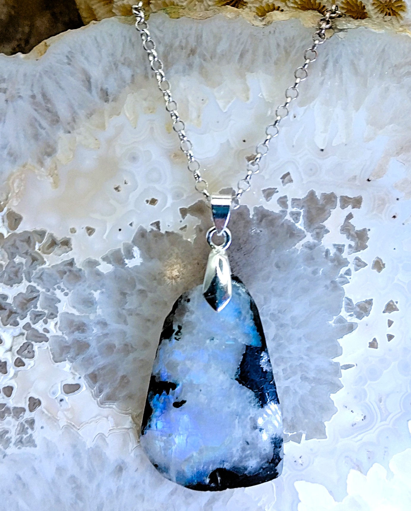 Pierre de Lune avec Tourmaline noire